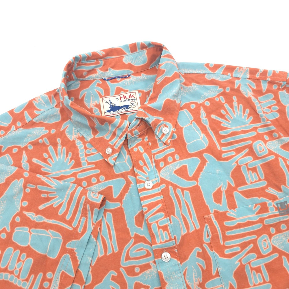 Huk Fishing Mens XL Short Sleeve Button Down Shirt Coral Blue Tiki Fish AOP